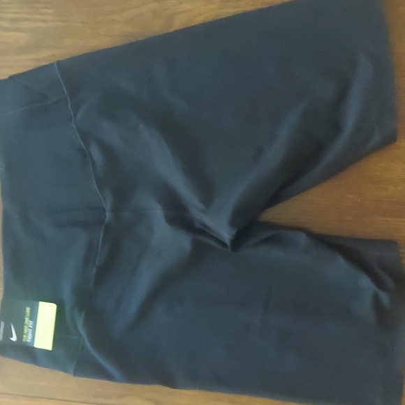 Nike - Picture 3 of 14